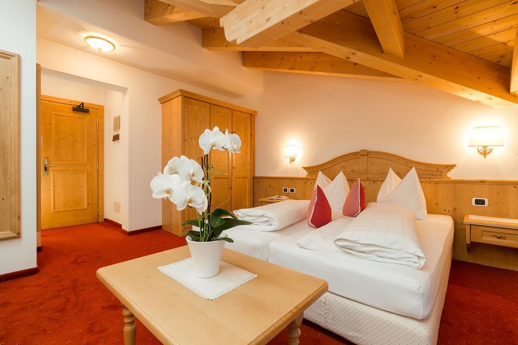 Hotel Bel Sit Corvara In Badia Ngoại thất bức ảnh
