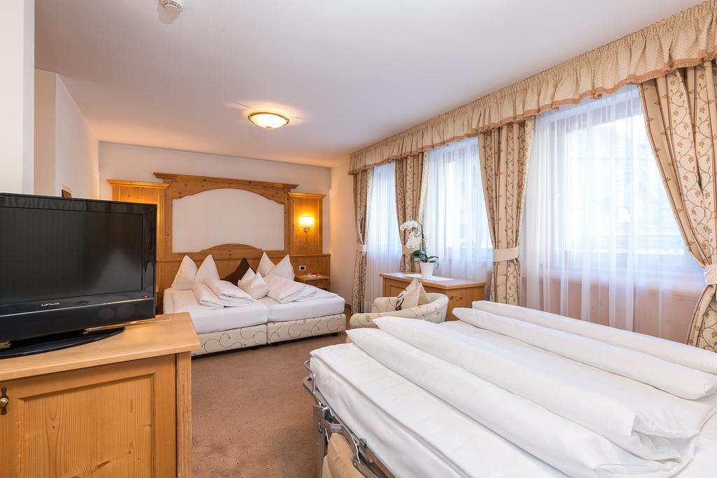 Hotel Bel Sit Corvara In Badia Ngoại thất bức ảnh